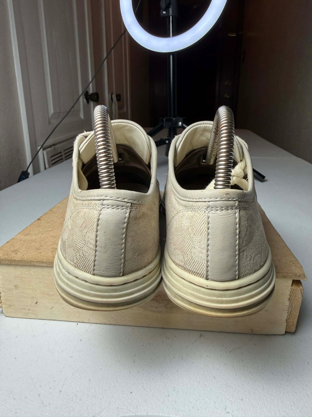 Gucci Women GG Low Cotton
White Leather Canvas
Monogram Sneakers Sz 36.5 / 6.5 - Picture 5 of 13